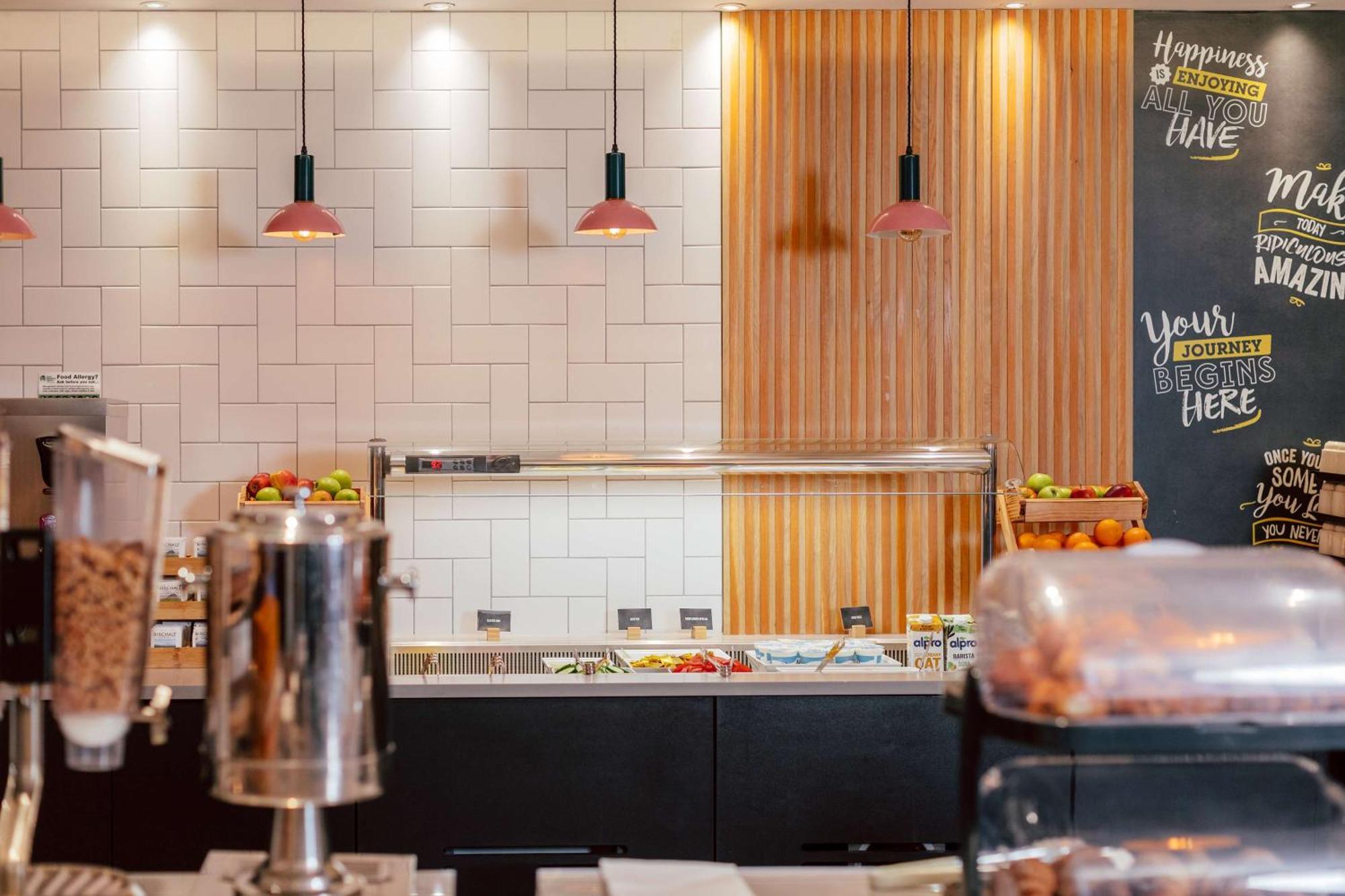 Hampton By Hilton London Park Royal Hotell Exteriör bild