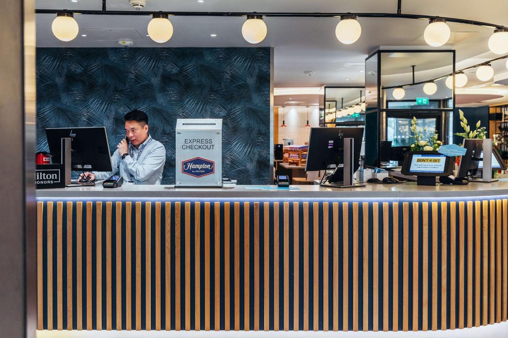 Hampton By Hilton London Park Royal Hotell Exteriör bild